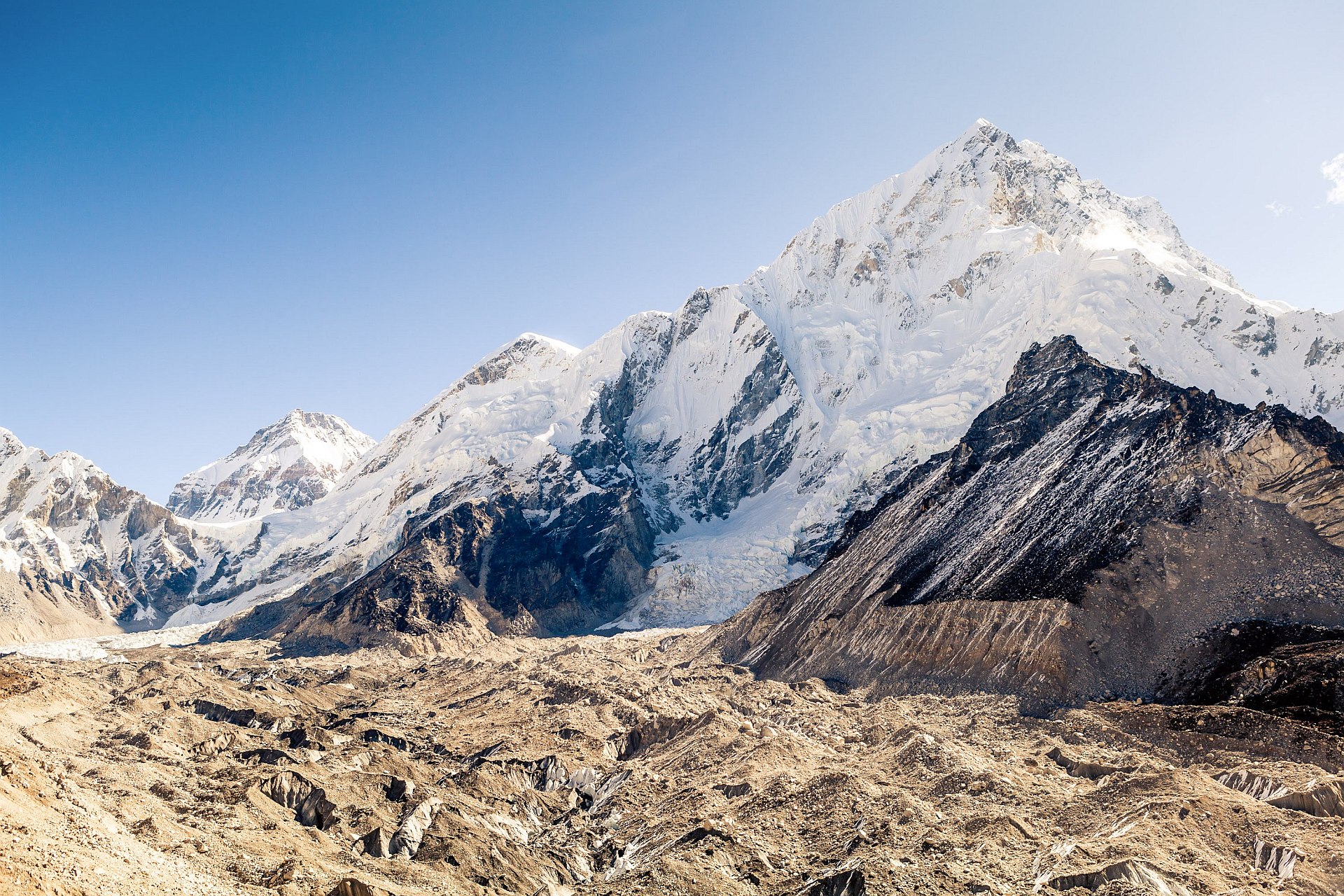 Szczyty Lotse i Nuptse, lodowiec Khumbu, Himalaje, Nepal